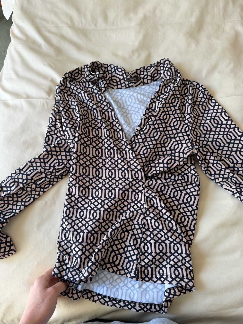 🗽J McLaughlin Geometric Print V-Neck Blouse - Black and Cream